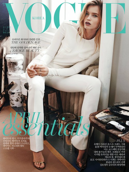 Abbey Lee Kershaw 展现澳洲式性感 《Vogue》韩国版2024年4月号