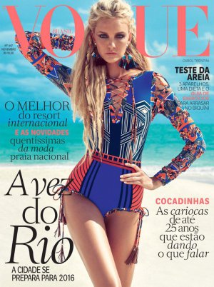 Caroline Trentini演绎《Vogue》巴西版时尚杂志