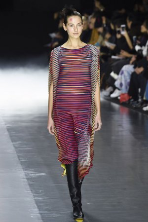 Issey Miyake（三宅一生）2024巴黎时装周女装秀