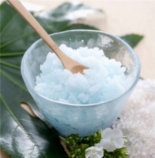 浴盐泡澡的正确使用方法 用浴盐泡澡可以美白去污