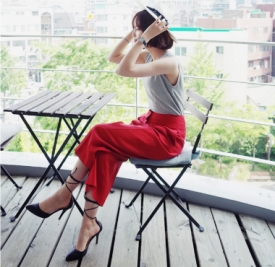 裸色阔腿裤搭配图片  今夏穿出高雅女王范