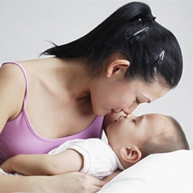 哺乳期可以烫头发吗 别为了美丽伤害了宝宝