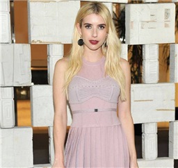 Emma Roberts（艾玛罗伯茨）凭借“穿衣术”居然看起来比超模还高