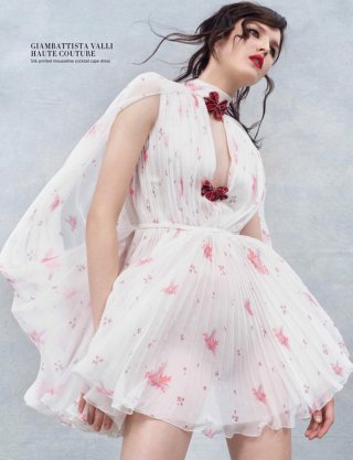 超模Katlin Aas 演绎《Harper’s Bazaar》时尚杂志大片