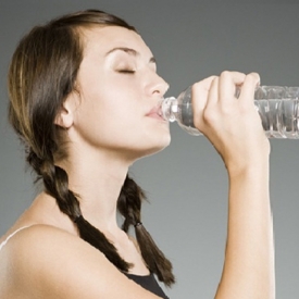 痛风每天要喝多少水 痛风病人喝水有讲究