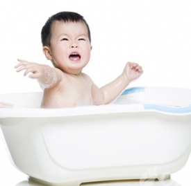 婴儿洗澡呛水了怎么办 莫慌莫乱谨慎处理