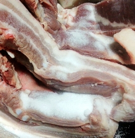 腌腊肉一斤肉放多少盐 腌腊肉放盐的比例很关键
