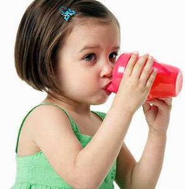 宝宝每天喝多少水合适 这四种水千万别给宝宝喝
