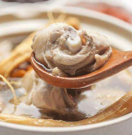 产后吃公鸡好还是母鸡好