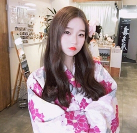 女生大卷中长发图片 这样卷还真的挺潮!