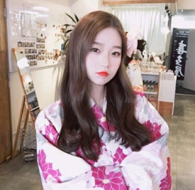 中分卷发发型图片 韩国美女可全在留
