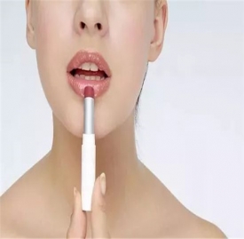 冬季嘴唇干裂脱皮怎么办 教你8种天然护唇方法