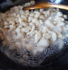 熬猪油为什么要加水 熬猪油的水熬法