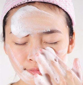 百雀羚洗面奶是皂基吗 如何区分皂基洗面奶