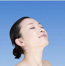 皮肤天生黑怎么美白