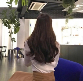 女生卷发发型图片背影 卷发背影图片大全