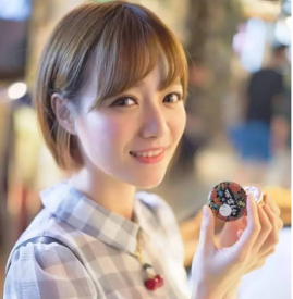 高额头女生适合发型图