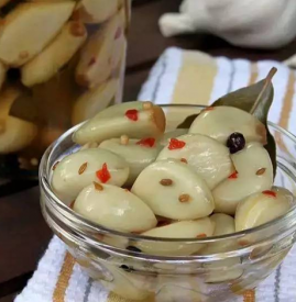 白酒泡大蒜有什么功效