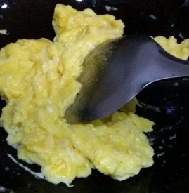 炒鸡蛋可以放味精吗 炒鸡蛋能放味精吗