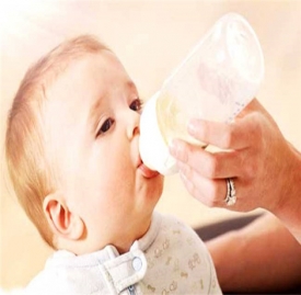 冲奶粉的正确方法 这样冲奶粉才不伤宝宝肠胃