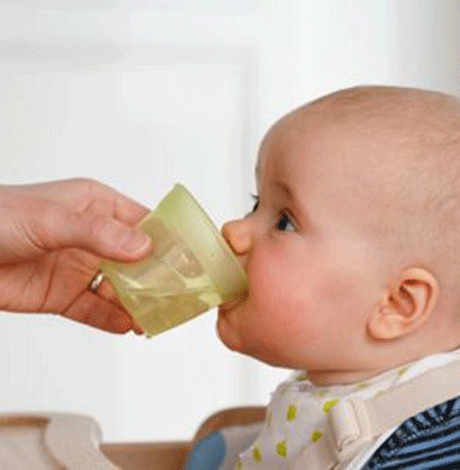 一个月宝宝能喝水吗 一个月宝宝可以喝水吗