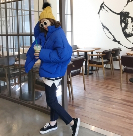 蓝色羽绒服怎么搭配 蓝色羽绒服配什么裤子