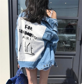 牛仔外套里面穿什么