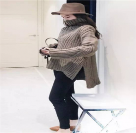 女生小脚裤搭配图片