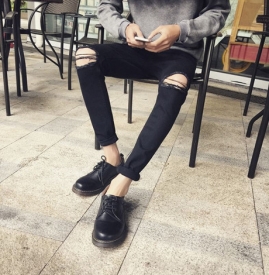 牛仔裤破洞怎么剪 牛仔裤怎样剪破洞
