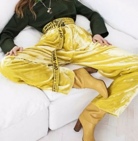 丝绒衣服怎么穿好看 丝绒衣服怎么配