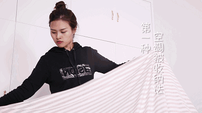 被子收纳小技巧 一件衣服就能搞定