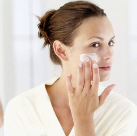 脸部护肤品使用步骤 脸部涂抹护肤品步骤