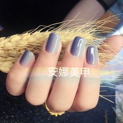方圆形灰色竖形渐变简约美甲图片美甲款式
