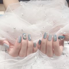 蓝色灰色方形钻竖形渐变美甲图片美甲款式