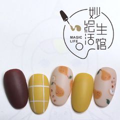 黄色红色圆形磨砂手绘可爱美甲图片美甲款式