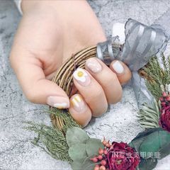 方圆形手绘简约波点鸡蛋可爱学生美甲图片美甲款式