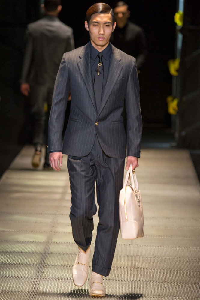 Versace（范思哲）2024米兰时装周秋冬系列男装时装发布
