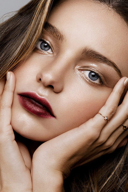 性感女神 Miranda Kerr 为你诠释四种艳丽唇色