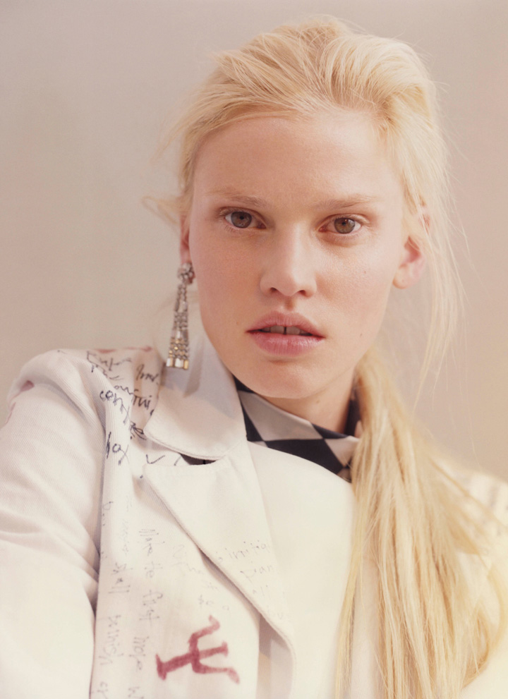 超模Lara Stone v杂志复古写真