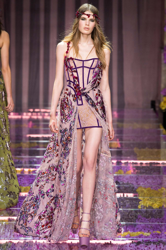 Atelier Versace（范思哲）2024秋冬巴黎时装周秀场大片