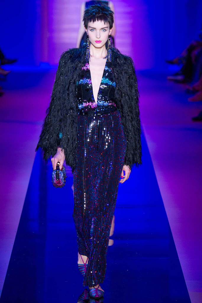 Armani Privé（阿玛尼）2024秋冬巴黎时装秀