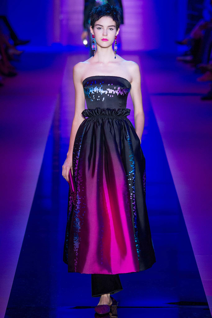 Armani Privé（阿玛尼）2024秋冬巴黎时装秀