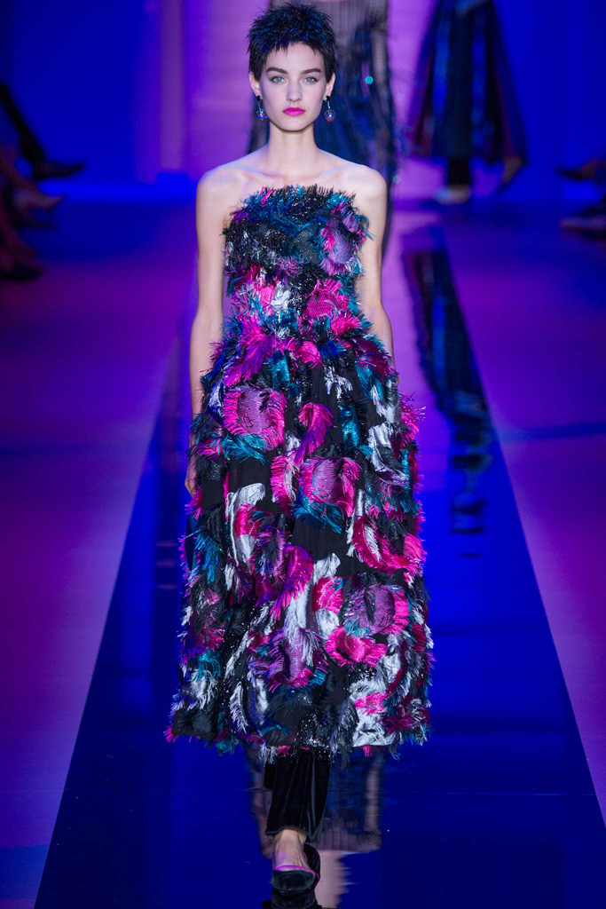 Armani Privé（阿玛尼）2024秋冬巴黎时装秀