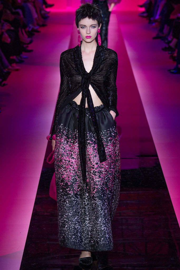 Armani Privé（阿玛尼）2024秋冬巴黎时装秀