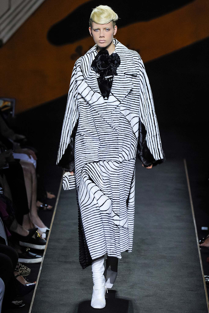Fendi（芬迪）2024秋冬巴黎时装秀