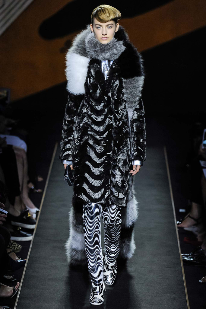 Fendi（芬迪）2024秋冬巴黎时装秀