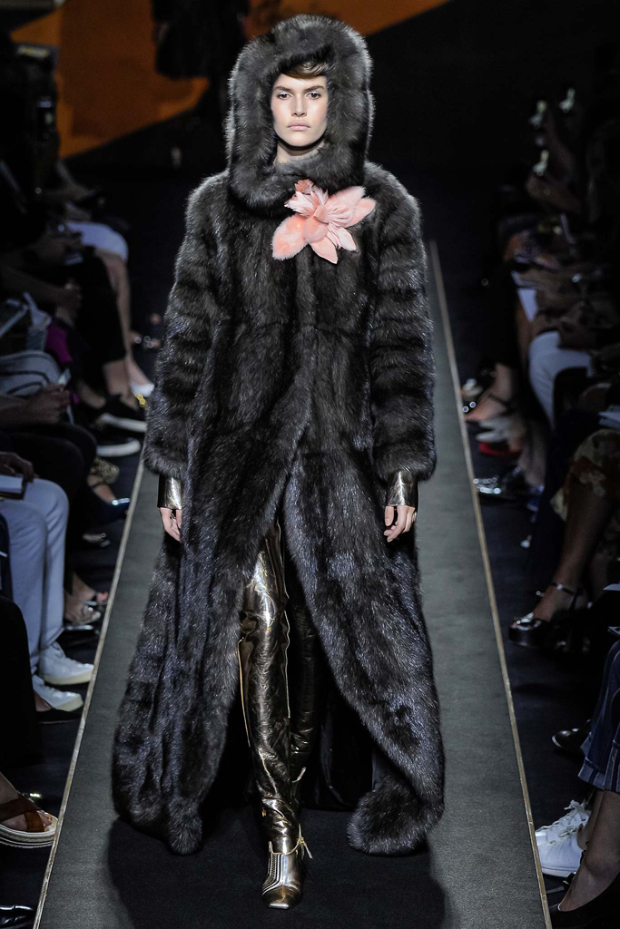 Fendi（芬迪）2024秋冬巴黎时装秀