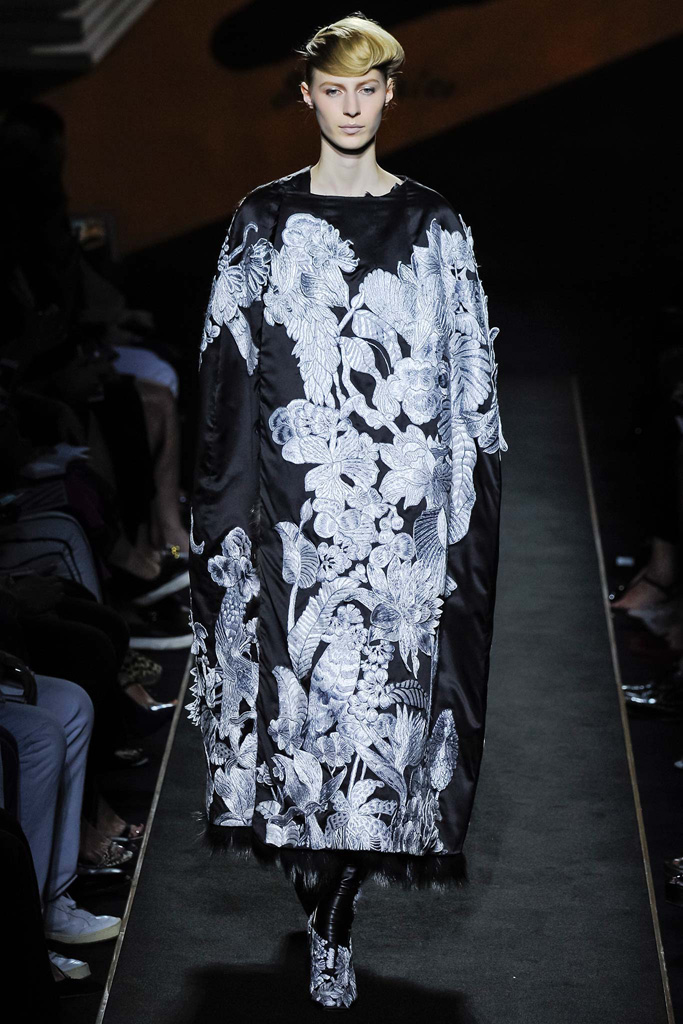 Fendi（芬迪）2024秋冬巴黎时装秀