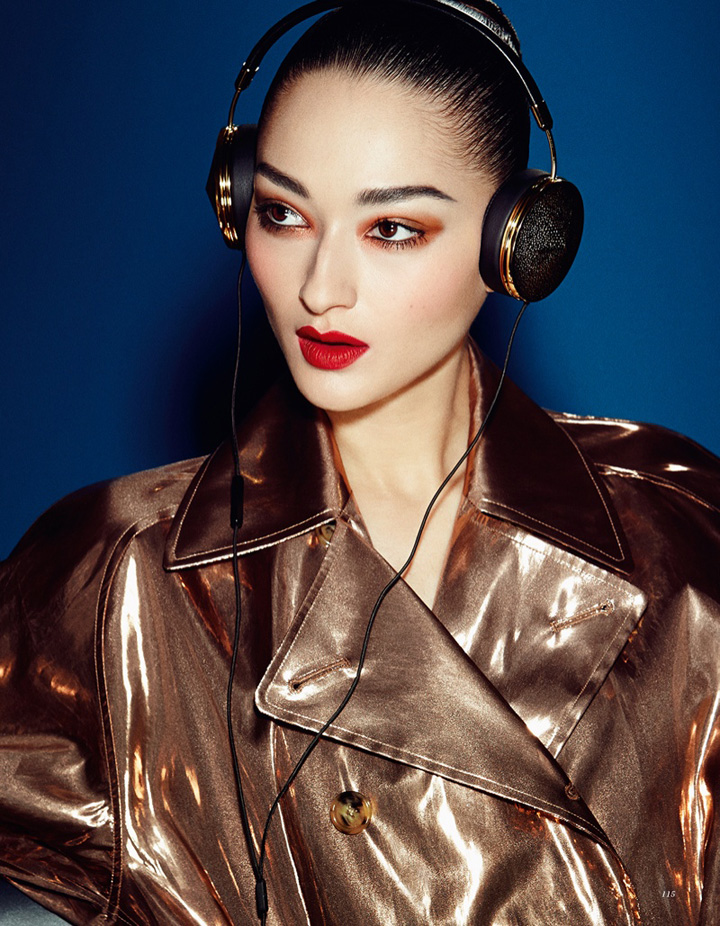 模特Bruna Tenorio演绎《Harper’s Bazaar》时尚杂志 时尚烟熏美妆大片