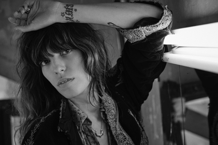 Lou Doillon 登《S Moda》时尚杂志封面 展现轻松着装风格